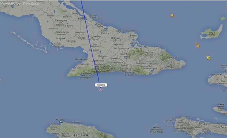 La nave volaba tan alto que se congeló, según confirmó la CNN. Había partido de Nueva York, dos cazas estadounidenses la siguieron por el Atlántico hasta el límite con la isla, donde perdieron contacto