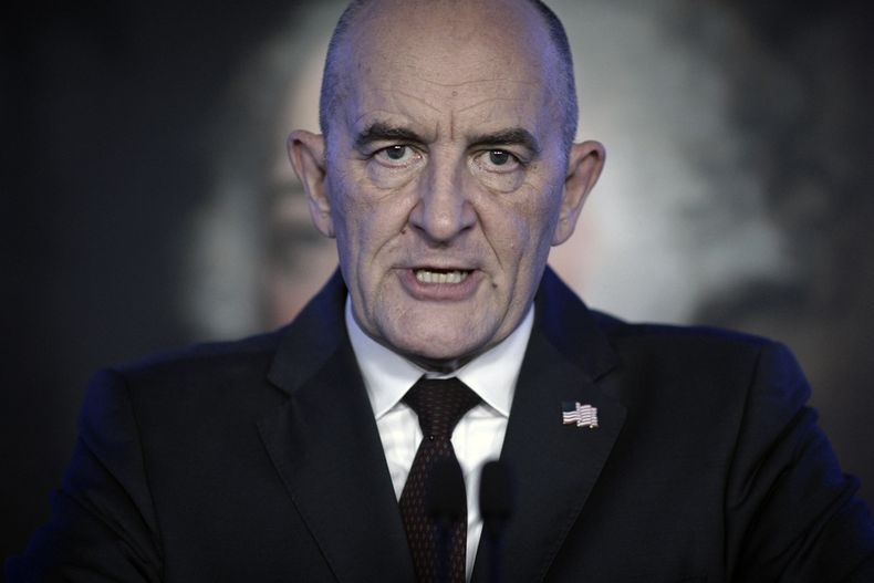 Esta imagen proporcionada por Submarine Deluxe muestra a Ralph Brown como el teniente general Roger Simms en una escena de War Game. (Submarine Deluxe vía AP)