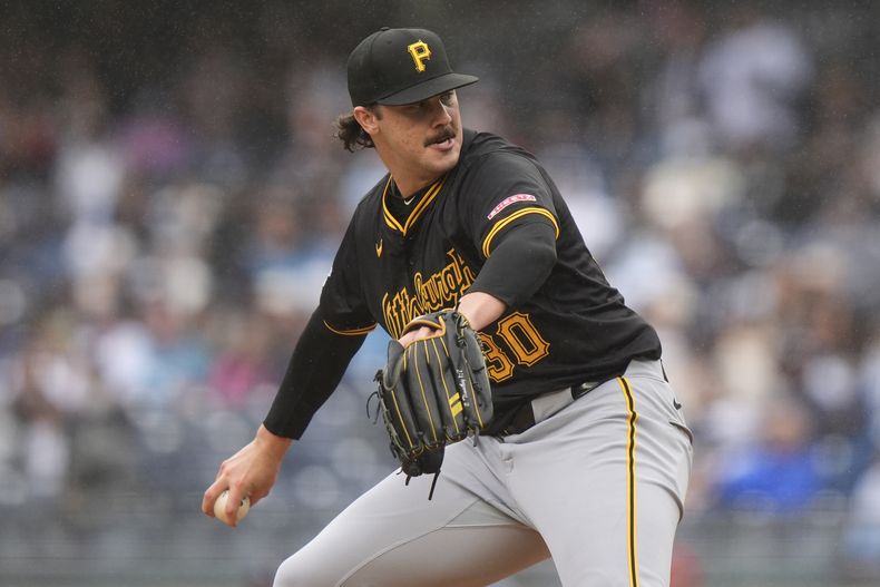 ARCHIVO - Paul Skenes de los Piratas de Pittsburgh lanza ante los Yankees de Nueva York, el sábado 28 de septiembre de 2024, en Nueva York. (AP Foto/Frank Franklin II, File)