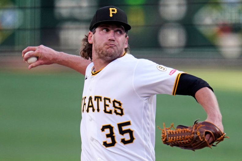 Braxton Ashcraft, de los Piratas de Pitsburgh, trabaja durante la primera entrada del juego de béisbol de Grandes Ligas contra los Marineros de Seattle, el miércoles 24 de junio de 2026, en Pittsburgh. (AP Foto/Gene J. Puskar)