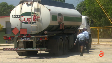 venezuela redujo drasticamente entrega de combustible a cuba creando caos en la isla