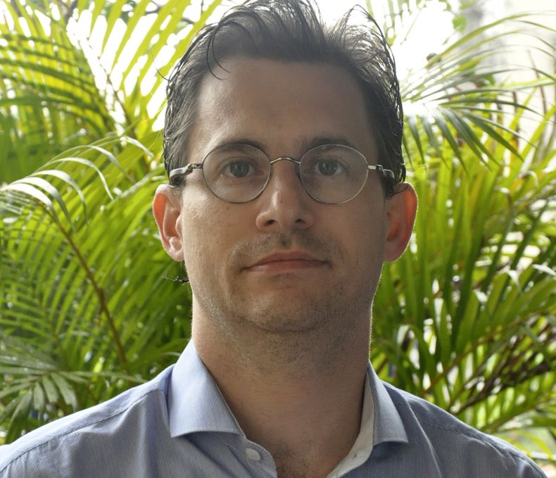 El nuevo director de noticias para Colombia, Venezuela y Panam&aacute; de The Associated Press, Joshua Goodman, posa para una foto en su hogar en R&iacute;o de Janeiro, Brasil, el mi&eacute;rcoles 2 de octubre de 2013. Marjorie Miller, la directora editor