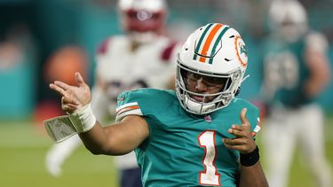 Tua y los Dolphins vencen 33-24 a Mac Jones y los Patriots