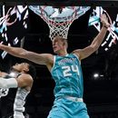 Hornets vencen a Spurs y privan a Popovich de récord en NBA
