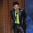 Timothee Chalamet recibe el premio a mejor actor por A Complete Unknown en la 31ª edición anual de los Premios SAG el domingo 23 de febrero de 2025 en el Shrine Auditorium de Los Ángeles. (Foto AP/Chris Pizzello)