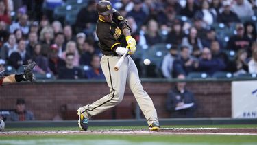Padres vencen 8-7 a Gigantes con doble de Machado
