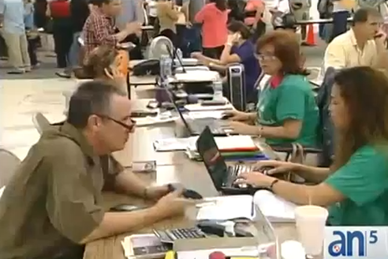 Faltan poco mas de seis horas para que se llegue al límite para inscribirse al denominado Obamacare, y la pagina volvió a colapsar.