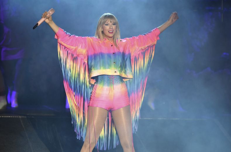 ESP-CEL_TAYLOR_SWIFT-HOMOFOBICOS-0.jpg
