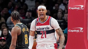 Porzingis atina 8 tiples; Wizards doblegan a Hornets