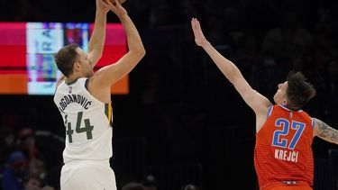 Bogdanovic logra 11 triples en triunfo de Jazz sobre Thunder