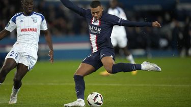 Mbappé salva al PSG con penal; Neymar expulsado