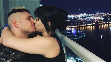 dayami la musa no aguanta mas: soy solo carne y huesos si tu no estas aqui