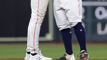 Altuve pega 2 jonrones; Astros aplastan a Diamondbacks