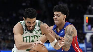 Tatum anota 34 en triunfo de Celtics sobre 111-99 Pistons