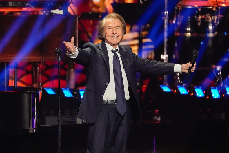 Raphael, Persona del Año de la Academia Latina de la Grabación, actuará durante los Latin Grammys 2025 el jueves 13 de noviembre de 2025 en el MGM Grand de Las Vegas. (Foto AP/Chris Pizzello)