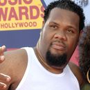 ARCHIVO - DJ Fatman Scoop llega a los MTV Video Music Awards de 2008 celebrados en el Paramount Pictures Studio Lot, el domingo 7 de septiembre de 2008, en Los Ángeles. (Foto AP/Chris Pizzello, Archivo)
