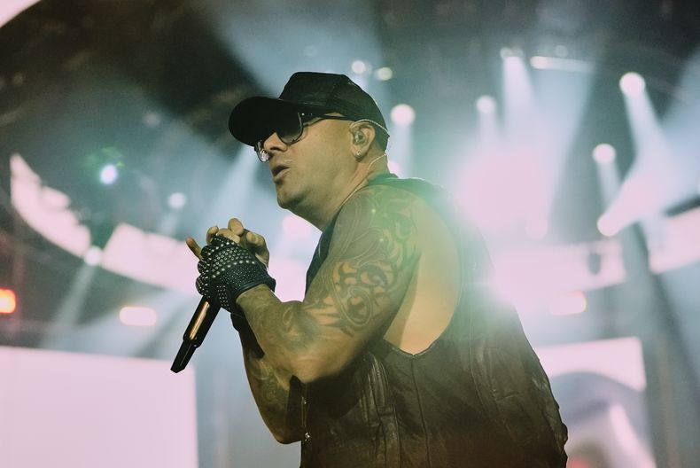 El cantante puertorriqueño Wisin se presenta durante el festival de música Coca-Cola Flow Fest en la Ciudad de México, el sábado 22 de noviembre de 2025. (Foto AP/Claudia Rosel)