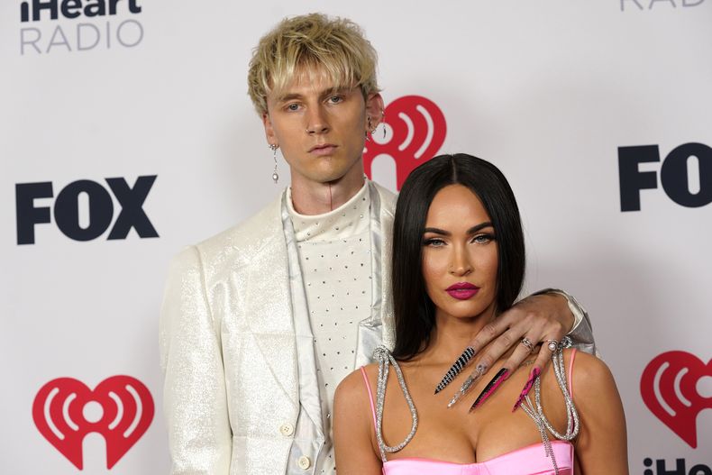 ESP-CEL MEGAN FOX-MACHINE GUN KELLY
