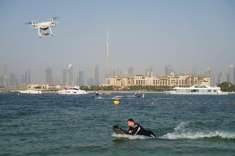 Tras ataque, Emiratos Árabes prohíben los drones