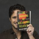 Diego Boneta posa para promocionar The Undoing of Alejandro Velasco (“La perdición de Alejandro Velasco”) el lunes 14 de abril de 2025, en Los Ángeles. (Foto Willy Sanjuan/Invision/AP)