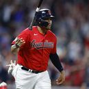 Guardianes remonta ante Mellizos con HR de Naylor en la 10ma