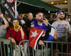 Se caldean los ánimos entre exiliados cubanos a las afuera del concierto de la orquesta Van Van en Pembroke Pine