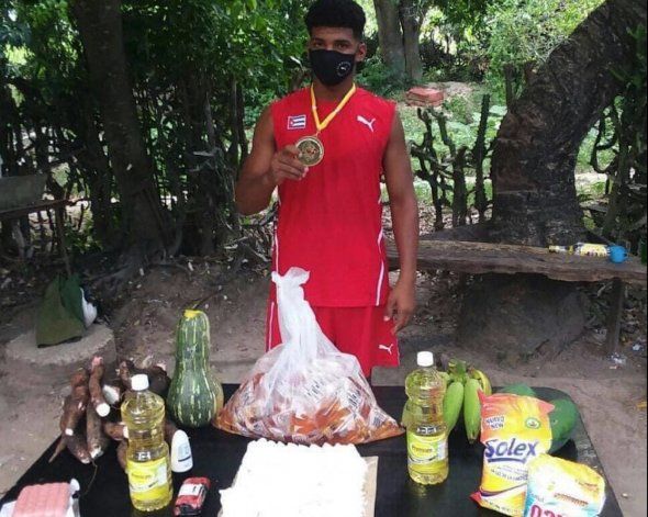 Cuba: Malanga, huevo, aceite y calabaza: así premiaron a un joven boxeador cubano en Ciego de Ávila