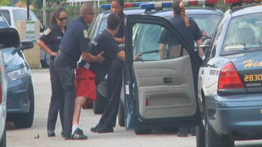 arrestan a ladrones con mochilas en hialeah