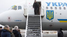 El presidente ucraniano Volodymyr Zelenskyy llega a Halifax, Nueva Escocia, el sábado 27 de diciembre de 2025, en Canadá. (Riley Smith/The Canadian Press vía AP)