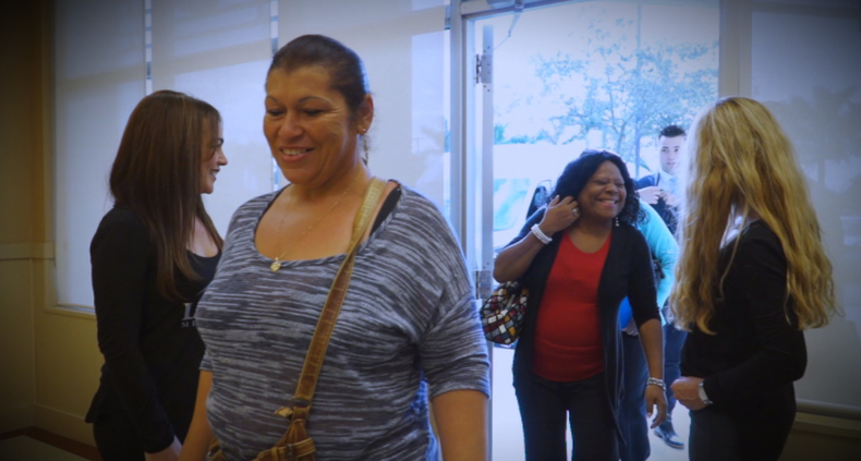 MADRES RECIBEN SORPRESA.png