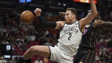 Nets doblegan al Heat y agravan su racha