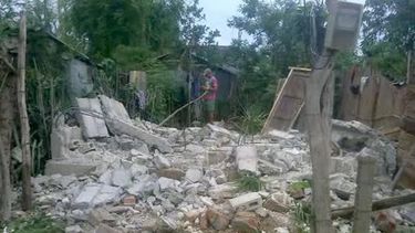 Solo escombros quedan de la antigua vivienda de Yoan y Lilianna.