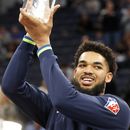 Russell anota 37 en triunfo de Wolves sobre Grizzlies