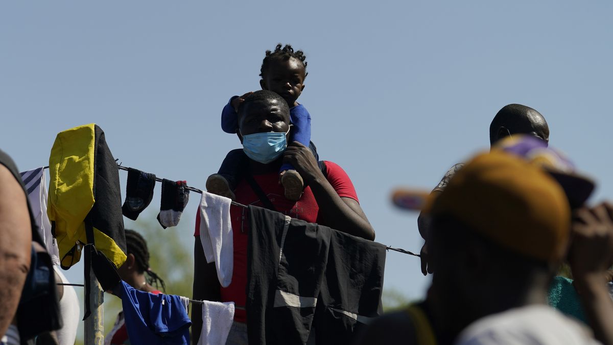 EEUU afina plan para deportar a miles de migrantes haitianos