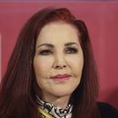 ARCHIVO - Priscilla Presley asiste a una conferencia de prensa en el baile de la Ópera de Viena en Viena, Austria, el 7 de febrero de 2024. (Foto AP/Heinz-Peter Bader, archivo)
