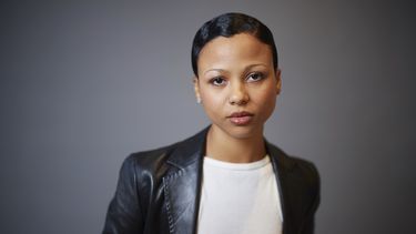 Myhala posa para un retrato el miércoles 20 de noviembre de 2024 en Nueva York. Myhala ha sido nombrada una de las artistas revelación de 2024 de The Associated Press. (Foto Matt Licari/Invision/AP)