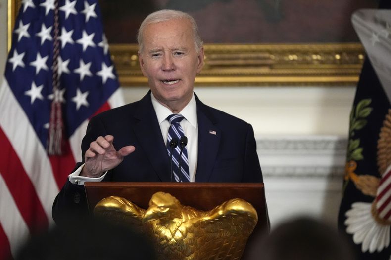 El presidente de Estados Unidos, Joe Biden, habla en una recepción para nuevos congresistas democráticas en el Comedor de Estado de la Casa Blanca, el domingo 5 de enero de 2025 en Washington. (AP Foto/Manuel Balce Ceneta)