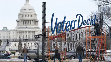 Futuro de democracia en EEUU pesó en decisión de votantes