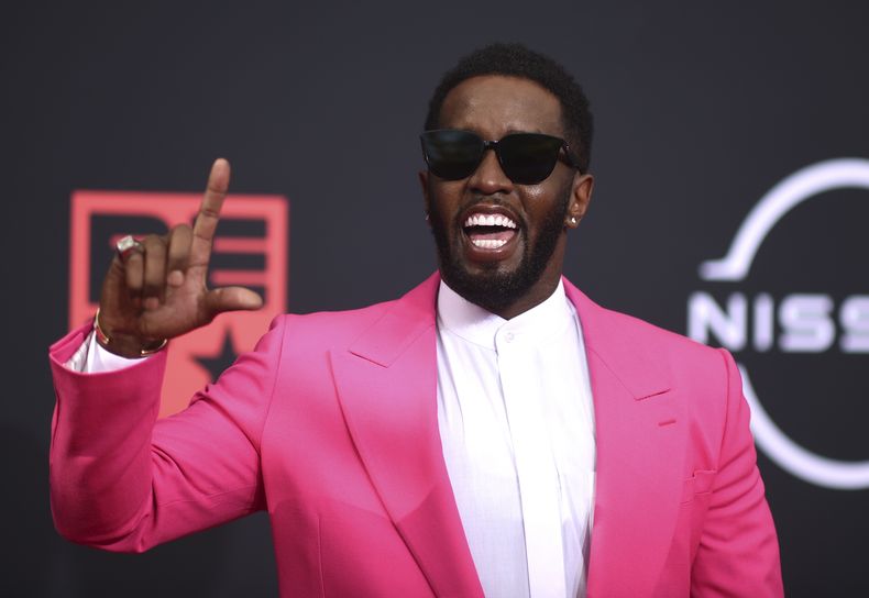 ARCHIVO - Sean Diddy Combs llega a los Premios BET en el Microsoft Theater en Los Ángeles, el 26 de junio de 2022. (Foto Richard Shotwell/Invision/AP archivo)