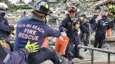 asciende a 9 el numero de muertos, 156 siguen desaparecidos despues del derrumbe de un edificio en surfside