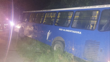 ruta a64 se vuelca en la habana: seis pasajeros reciben atencion hospitalaria
