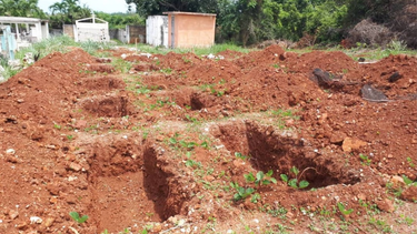 el gobierno amplia el cementerio de madruga en medio del peor momento del covid-19 en cuba