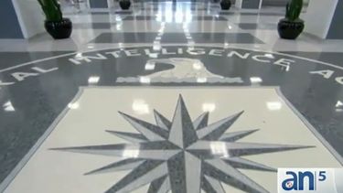 americateve | El informe del comité de inteligencia del senado sobre las técnicas de interrogatorio de la CIA asegura que los agentes actuaron de una manera mucho más brutal de lo que indicaron a los legisladores. El documento afirma además que los métodos no fueron ef