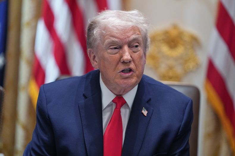 El presidente de EEUU, Donald Trump, habla durante una reunión del gabinete en la Casa Blanca, en Washington, el jueves 29 de enero de 2026. (AP Foto/Evan Vucci)