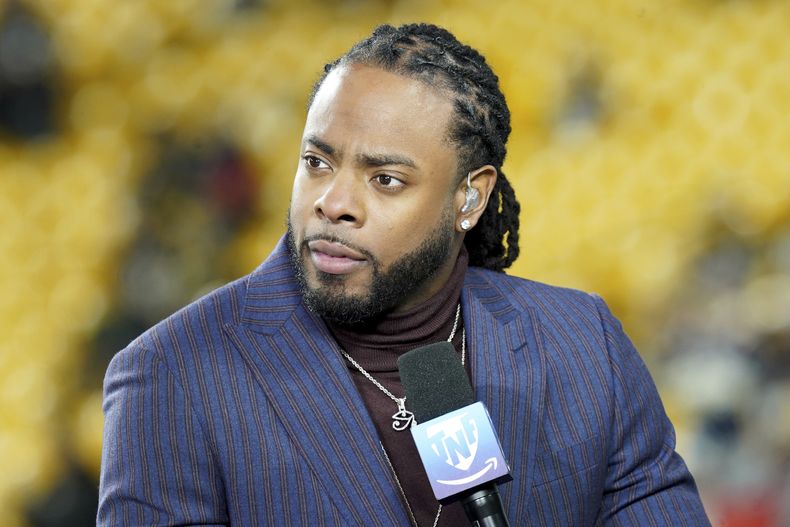 ARCHIVO - Richard Sherman aparece como conductor de la transmisión de un partido en Amazon Prime, el jueves 7 de diciembre de 2023 (AP Foto/Matt Freed, archivo)