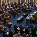 Para juicio a Trump, senadores no podrán hablar ni salir