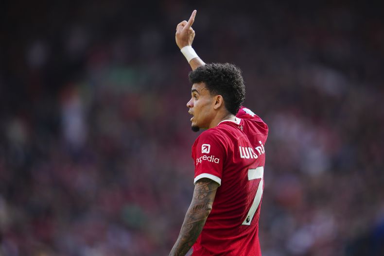 El delantero de Liverpool Luis Díaz durante el partido contra Tottenham en la Liga Premier, el domingo 5 de mayo de 2024. (AP Foto/Jon Super)