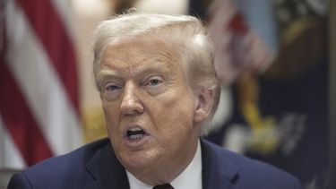 El presidente estadounidense Donald Trump en una reunión del gabinete en la Casa Blanca en Washington el 26 de agosto del 2025. (AP foto/Mark Schiefelbein)