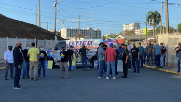 empleados de la aee bloquean la entrada a las oficinas de monacillo en protesta contra luma energy