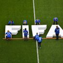 El logo de la FIFA es desplegado previo al partido entre Inglaterra y Ghana en la fase de grupos del Mundial, el martes 23 de junio de 2026, en Foxborough, Massachusetts. (AP Foto/Steven Senne)